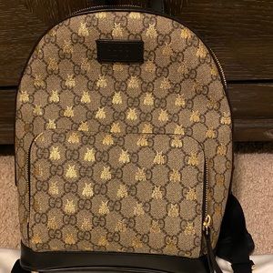 Gucci GG Supreme bees backpack